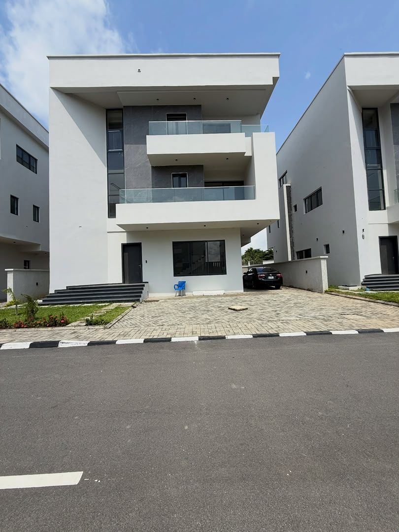 5 Bedroom Detached Duplex ‎1 Room Bq